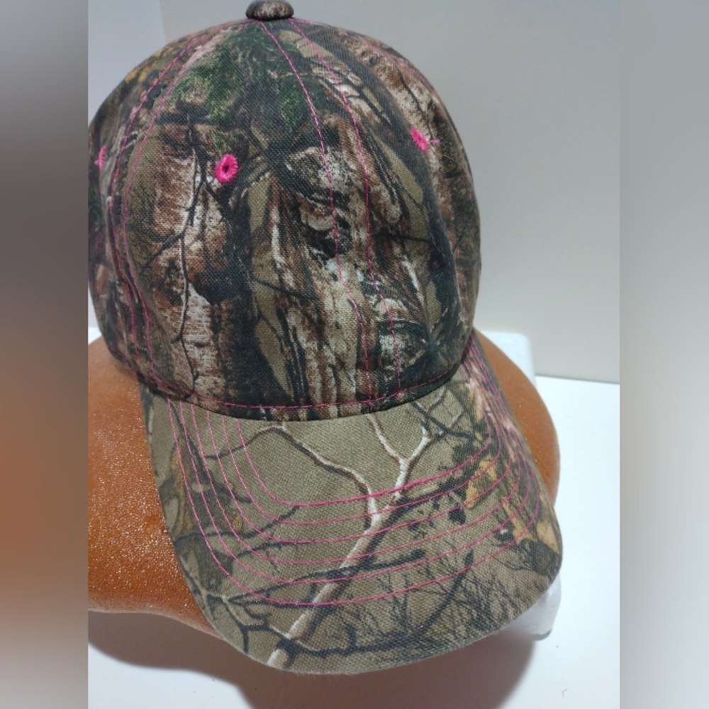Signatures Camo cap hat with pink trim